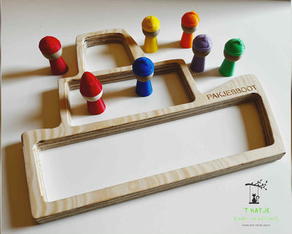 Stoomboot met Sinterklaas en zijn zwarte pieten